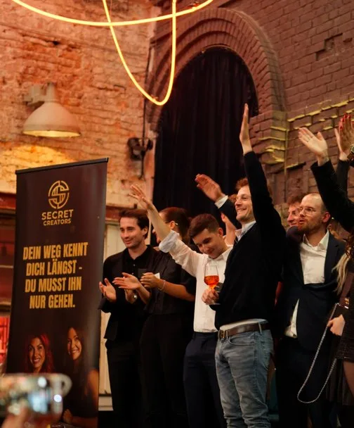 Jubel auf der Bühne beim Community-Treffen